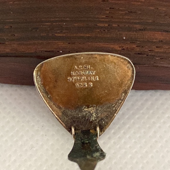 By jewelry designer Albert Scharning, Norway. Enamel & sterling clip earrings. - Picture 4 of 5